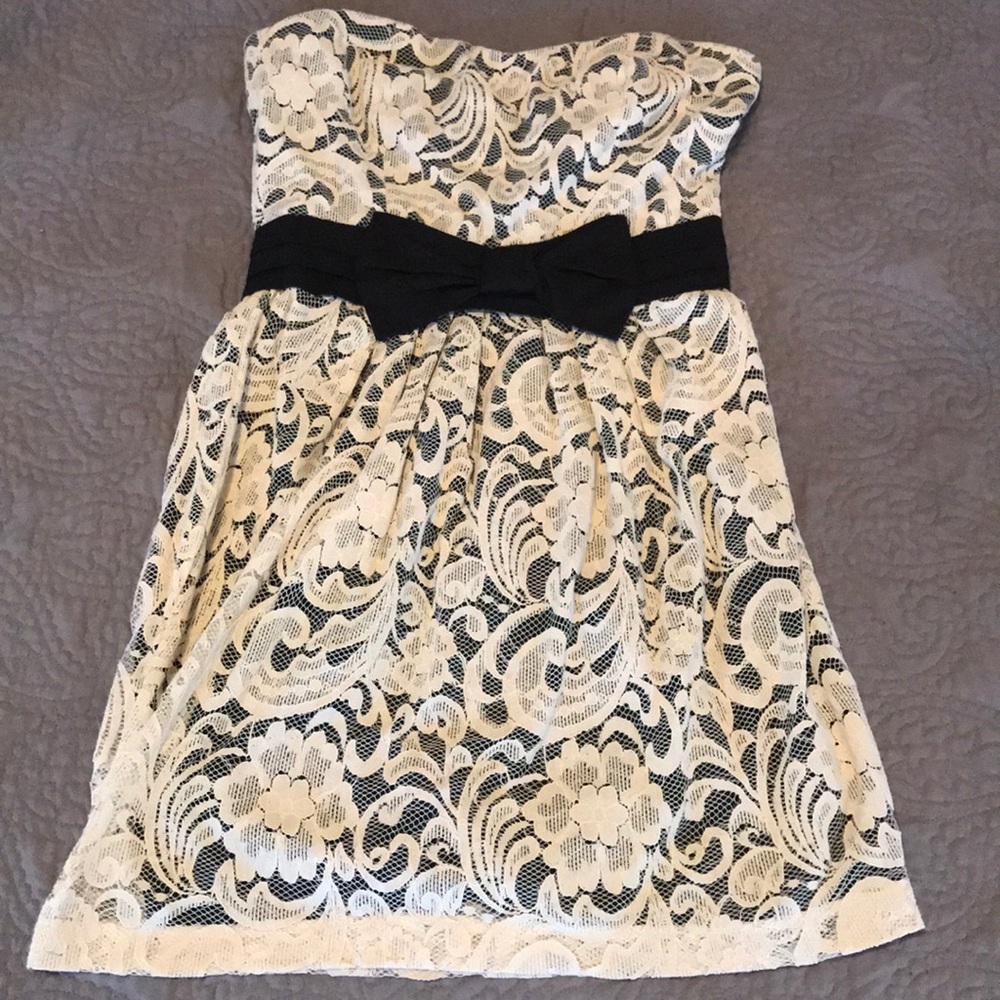 Black and White Lace Strapless Dress